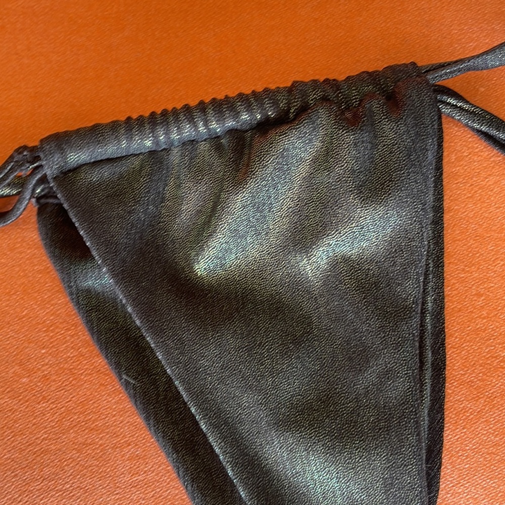 Bikini - Picture 2 of 5